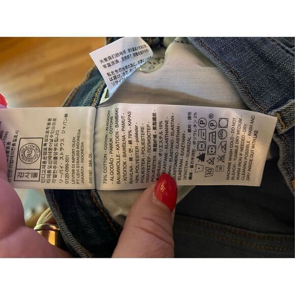 Levi’s Classic Cuffed Bootcut Jeans sz 4 EUC - Picture 6 of 6